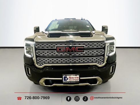 Used 2021 GMC Sierra 2500 Denali w/ Denali Black Diamond Edition AWD/4WD image 2