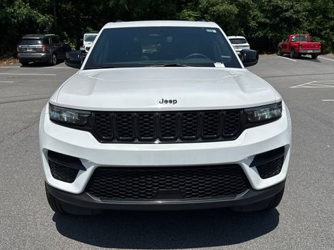 Certified 2024 Jeep Grand Cherokee Altitude RWD image 2