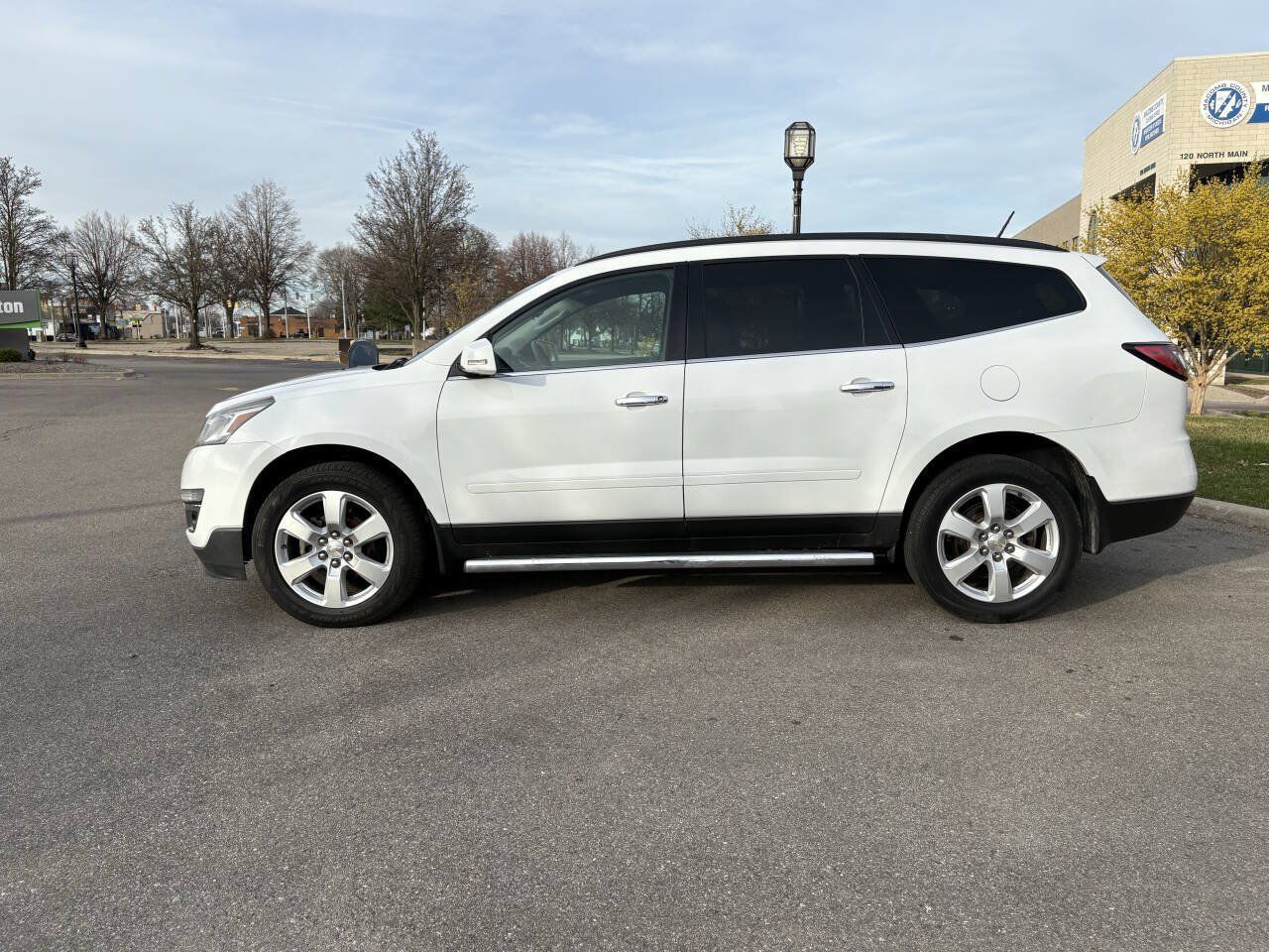 Used 2017 Chevrolet Traverse LT w/ Style and Technology Package FWD image 16