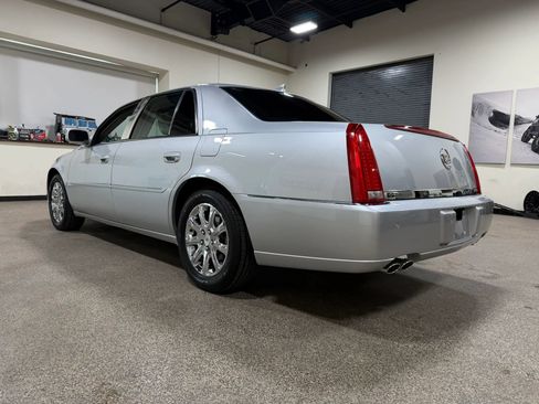 Used 2009 Cadillac DTS w/ Trunk Convenience Package FWD image 7