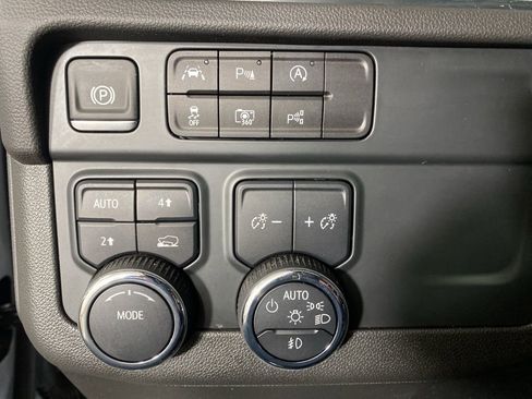 Used 2025 Chevrolet Tahoe Premier AWD/4WD image 10