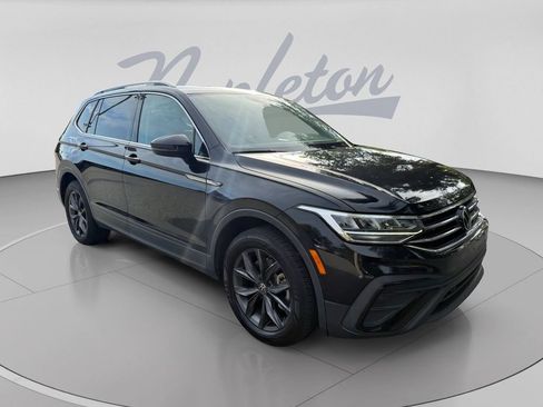 Used 2023 Volkswagen Tiguan SE w/ Panoramic Sunroof Package AWD/4WD image 3