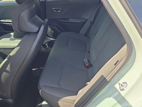 New 2025 Kia K4 LXS image 17