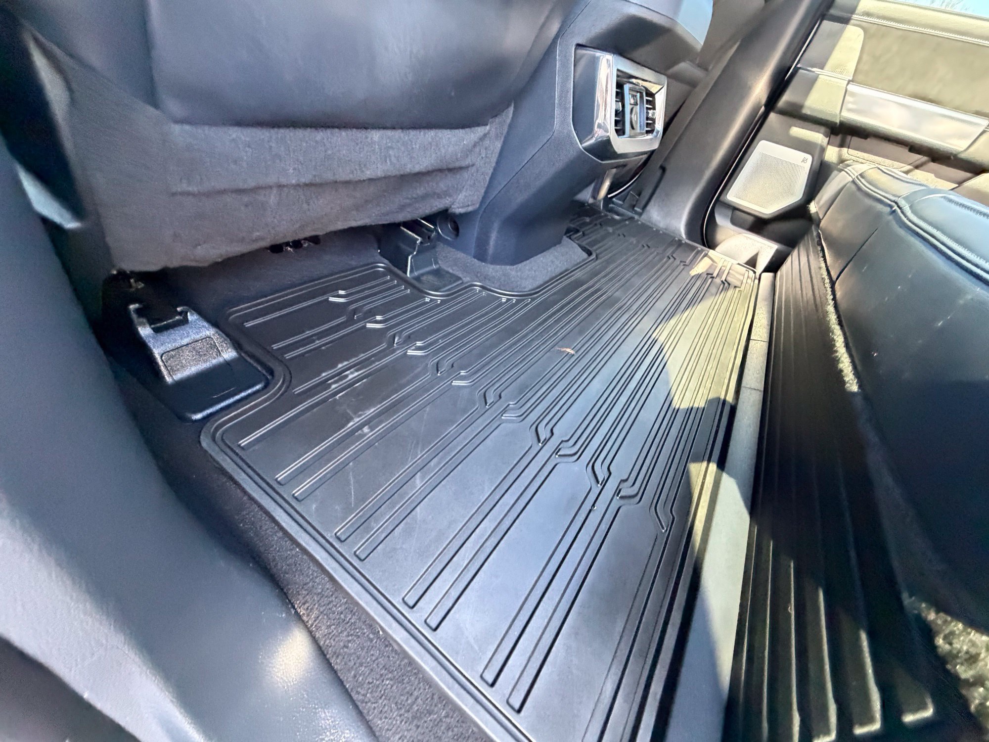 Used 2025 Ford F450 Platinum w/ FX4 Off-Road Package AWD/4WD image 21
