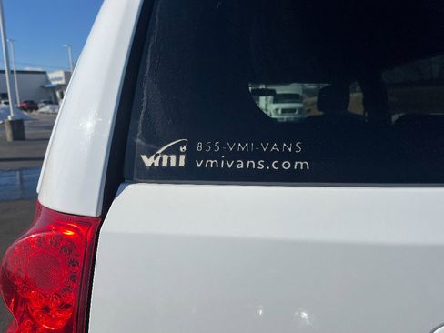 Used 2018 Dodge Grand Caravan SXT image 10