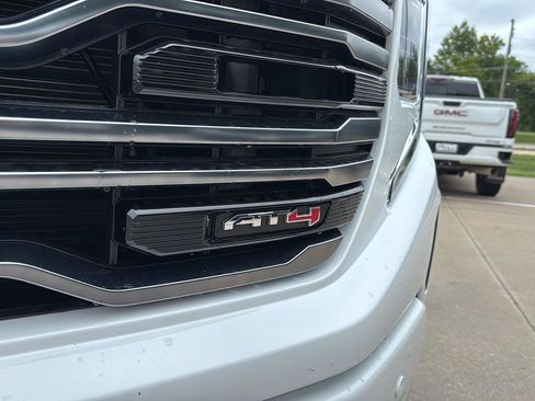 Used 2025 GMC Sierra 1500 AT4 w/ AT4 Premium Package AWD/4WD image 9