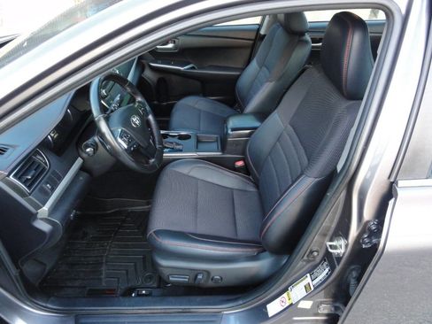 Used 2016 Toyota Camry SE FWD image 32