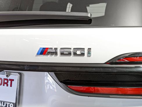 Certified 2025 BMW X7 M60i image 11