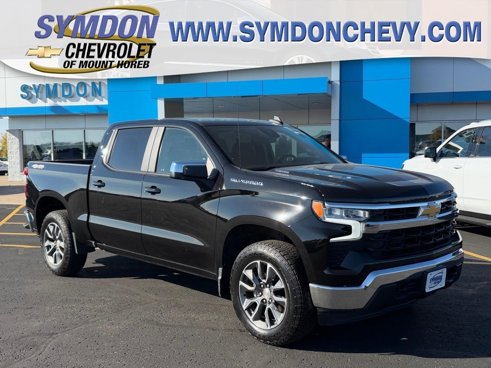 Used 2025 Chevrolet Silverado 1500 LT AWD/4WD image 1