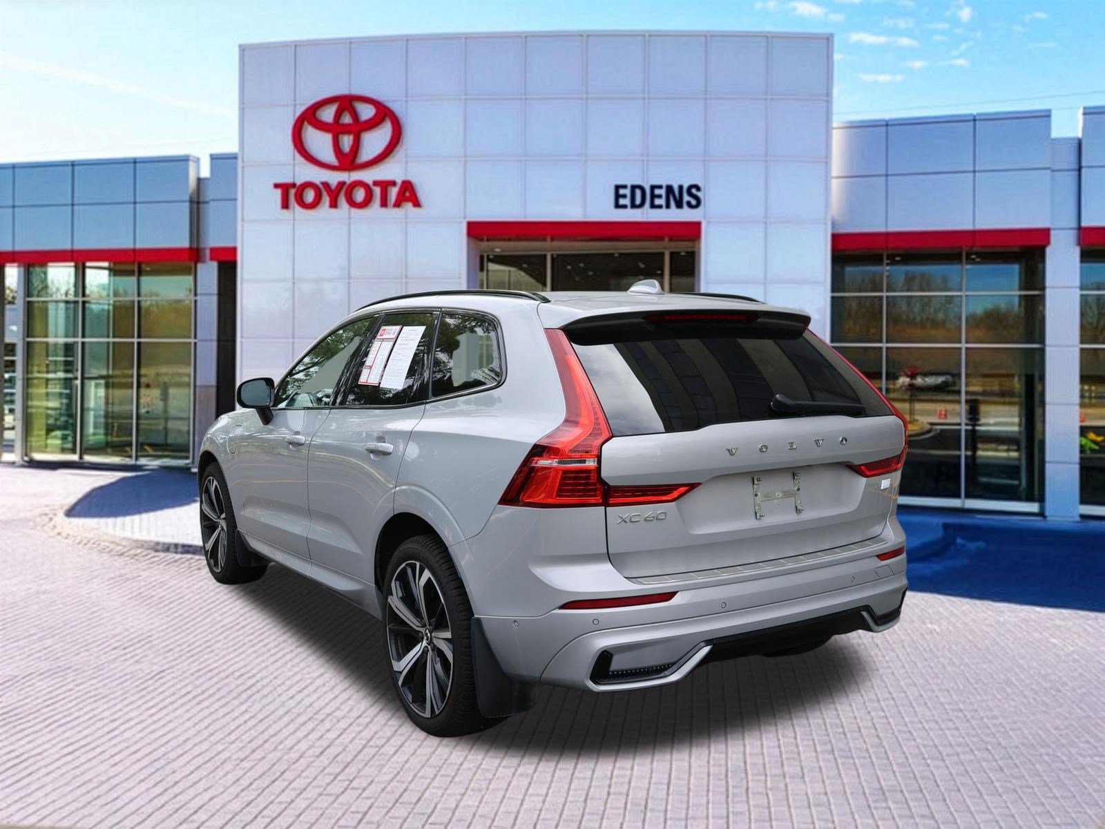 Used 2024 Volvo XC60 T8 Ultimate AWD/4WD image 8