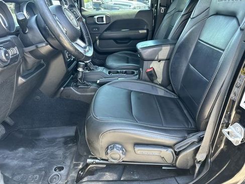 Used 2019 Jeep Wrangler Unlimited Sahara AWD/4WD image 10