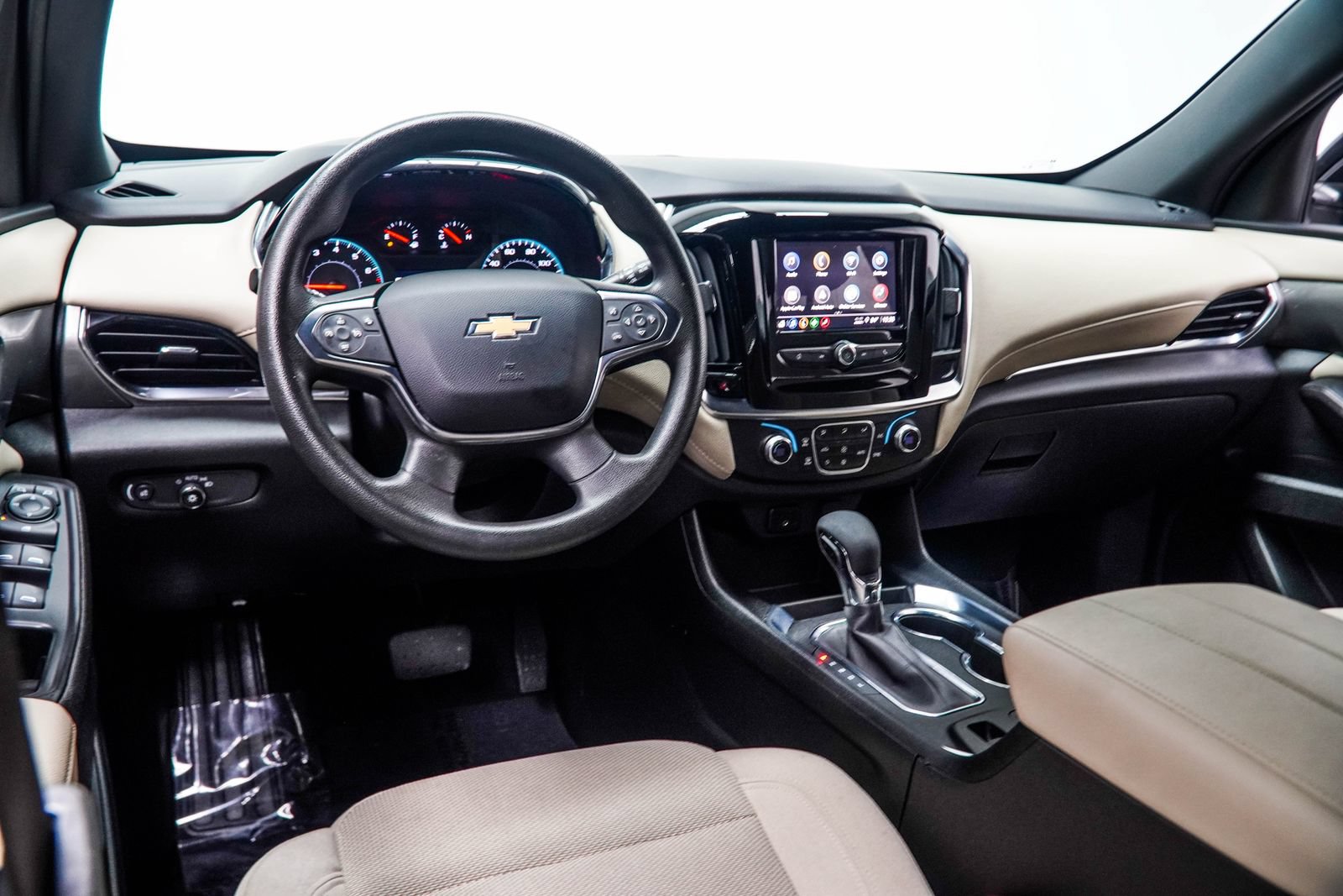 Used 2023 Chevrolet Traverse LS FWD image 16