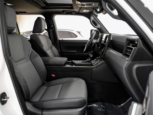 Used 2024 Lexus GX 550 w/ Accessory Package (2T) AWD/4WD image 34