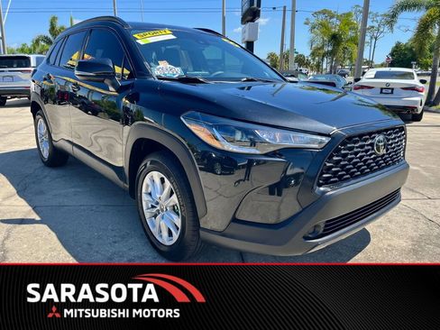 Used 2022 Toyota Corolla Cross LE w/ Moonroof Package image 1