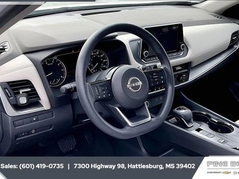 Used 2023 Nissan Rogue SV image 12