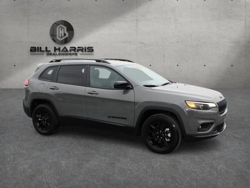 Used 2023 Jeep Cherokee Altitude Lux image 3