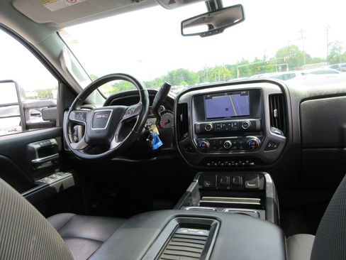 Used 2016 GMC Sierra 2500 SLT w/ Duramax Plus Package AWD/4WD image 26