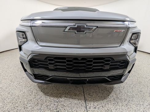 Used 2025 Chevrolet Silverado EV RST AWD/4WD image 3