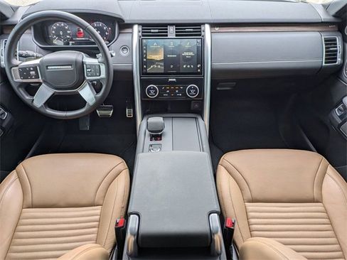 Used 2024 Land Rover Discovery Dynamic SE image 14