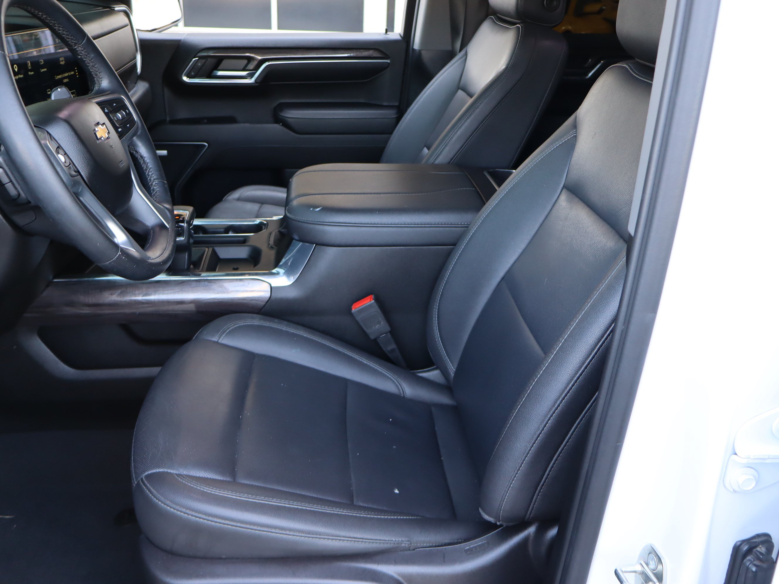 Used 2024 Chevrolet Silverado 1500 LTZ w/ Technology Package AWD/4WD image 19