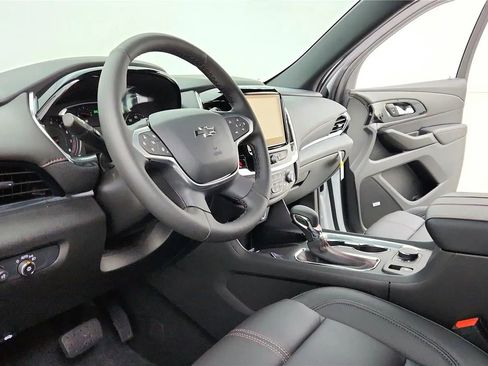 Used 2023 Chevrolet Traverse RS FWD image 50