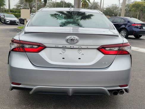 Used 2022 Toyota Camry SE image 5