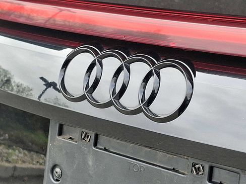 Used 2022 Audi SQ8 Prestige AWD/4WD image 24