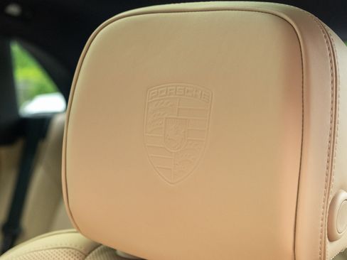 Certified 2025 Porsche Macan image 18