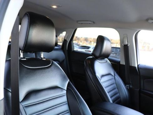 Used 2022 Ford Edge SEL w/ Convenience Package image 8