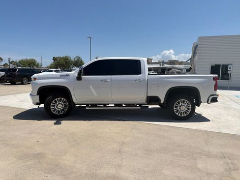 Used 2023 Chevrolet Silverado 2500 High Country w/ Z71 Off-Road Package AWD/4WD image 4