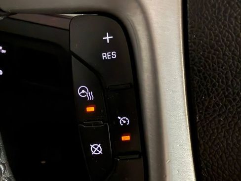 Used 2010 Cadillac Escalade Premium image 13