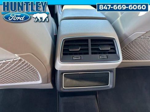 Used 2024 Audi Q8 e-tron Prestige image 19