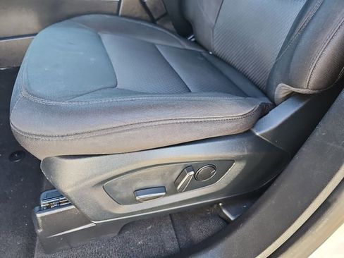 Used 2022 Ford Explorer XLT image 19