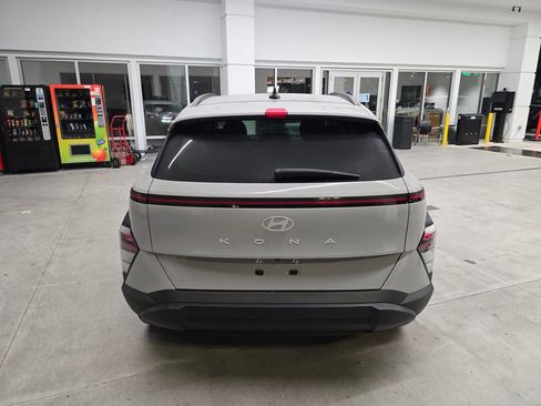 Used 2024 Hyundai Kona SEL FWD image 5