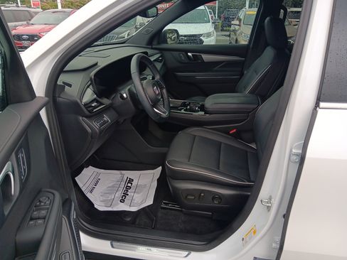 Used 2025 Buick Enclave Preferred w/ Power Package FWD image 10