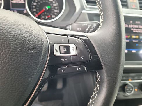 Used 2021 Volkswagen Tiguan SE w/ Panoramic Sunroof Package image 24