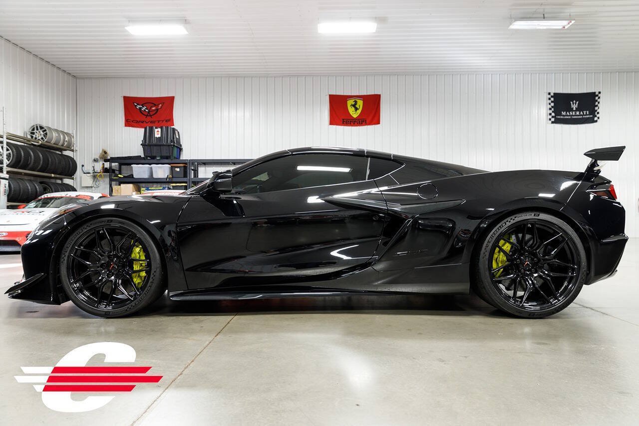Used 2023 Chevrolet Corvette Z06 w/ Z07 Performance Package RWD image 6