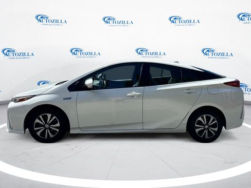 Used 2017 Toyota Prius Prime FWD image 2
