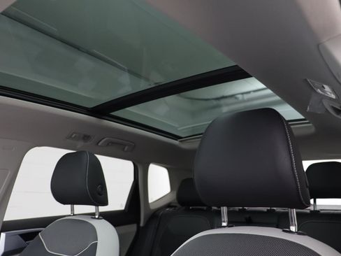 New 2026 Volkswagen Taos SE image 11