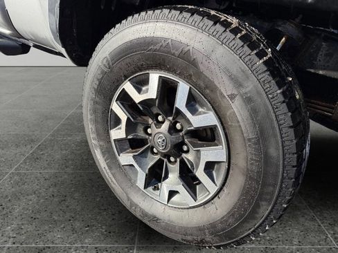 Used 2017 Toyota Tacoma TRD Off-Road image 10