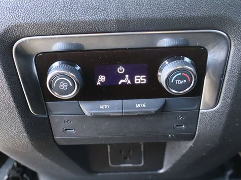 Certified 2025 Chevrolet Suburban Z71 w/ Sun And Tow Package image 32