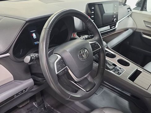 Certified 2024 Toyota Sienna XLE FWD image 14