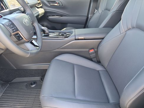 Used 2026 Toyota Crown Limited w/ Advanced Technology Package image 9