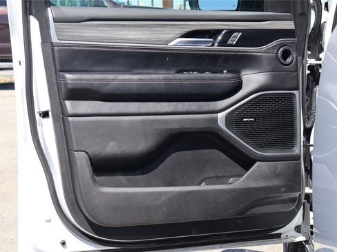 Used 2024 Jeep Wagoneer Series II w/ Flexible Seating Group RWD image 13
