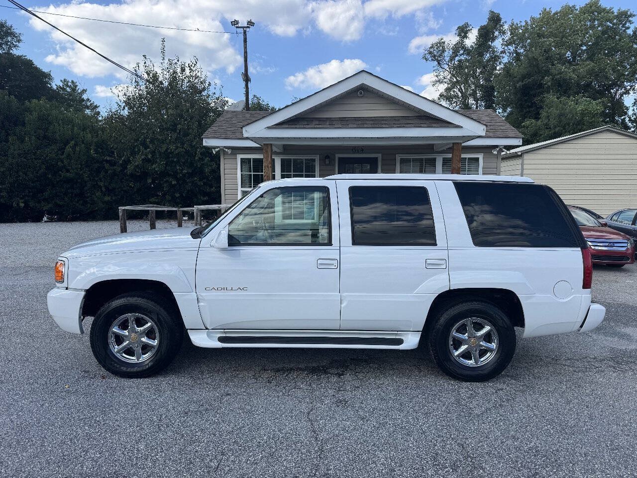 Used 1999 Cadillac Escalade 4WD image 3