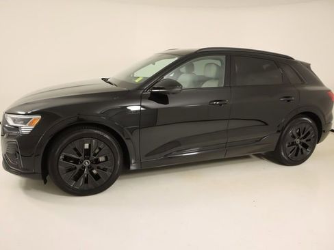 Used 2024 Audi Q8 e-tron Prestige w/ Prestige Package AWD/4WD image 2