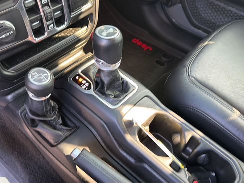 Used 2021 Jeep Wrangler Unlimited Sahara AWD/4WD image 26