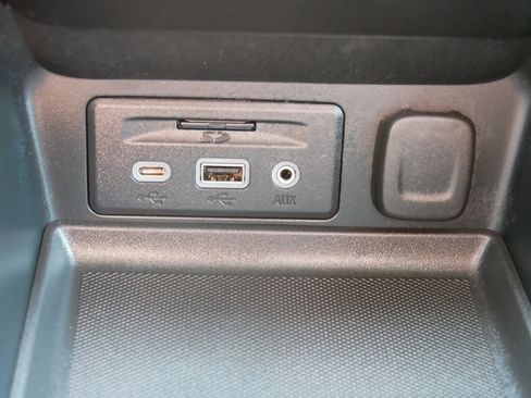 Used 2023 GMC Terrain SLT w/ Infotainment Package II image 32