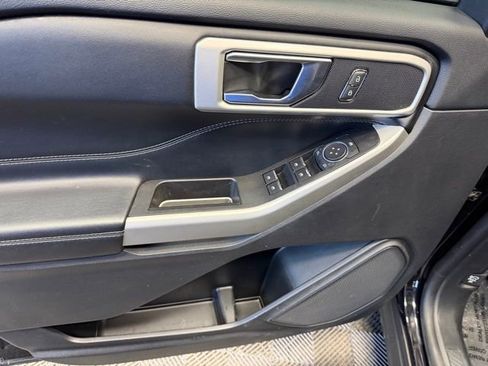 Used 2022 Ford Explorer XLT image 15