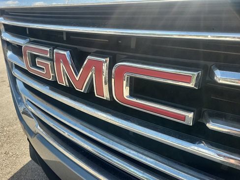 Used 2023 GMC Terrain SLT w/ LPO, Floor Liner Package FWD image 9